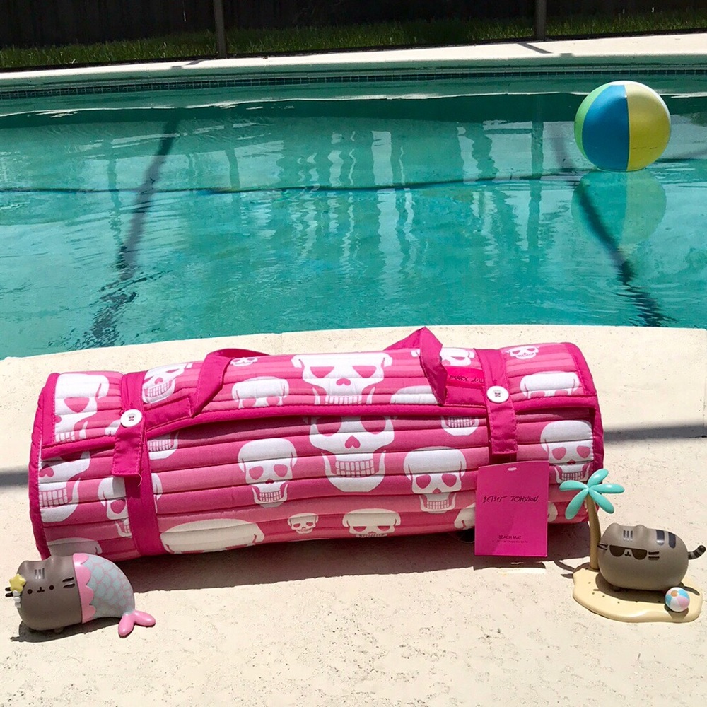 Betsey Johnson Pink Skull Beach Mat & Pillow NWT!